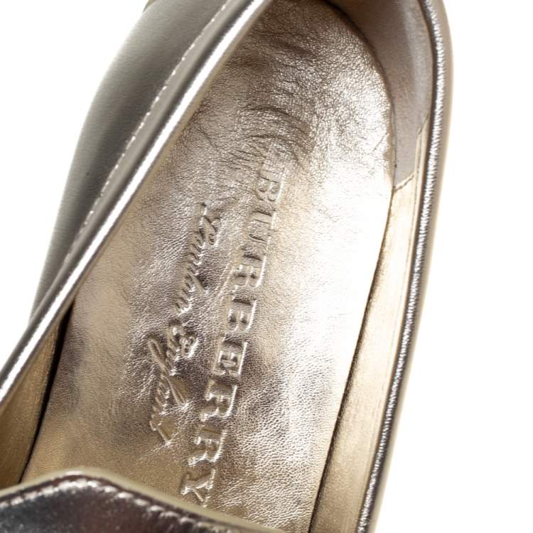 Pre Owned Burberry Metallic Light Gold Leather Solway Chain Detail Slip On Loafers Size 37