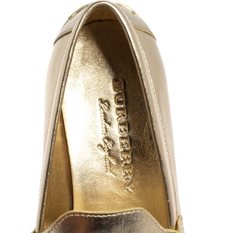 Pre Owned Burberry Light Gold Leather Solway Chain Detail Slip on Loafers Size 38.5