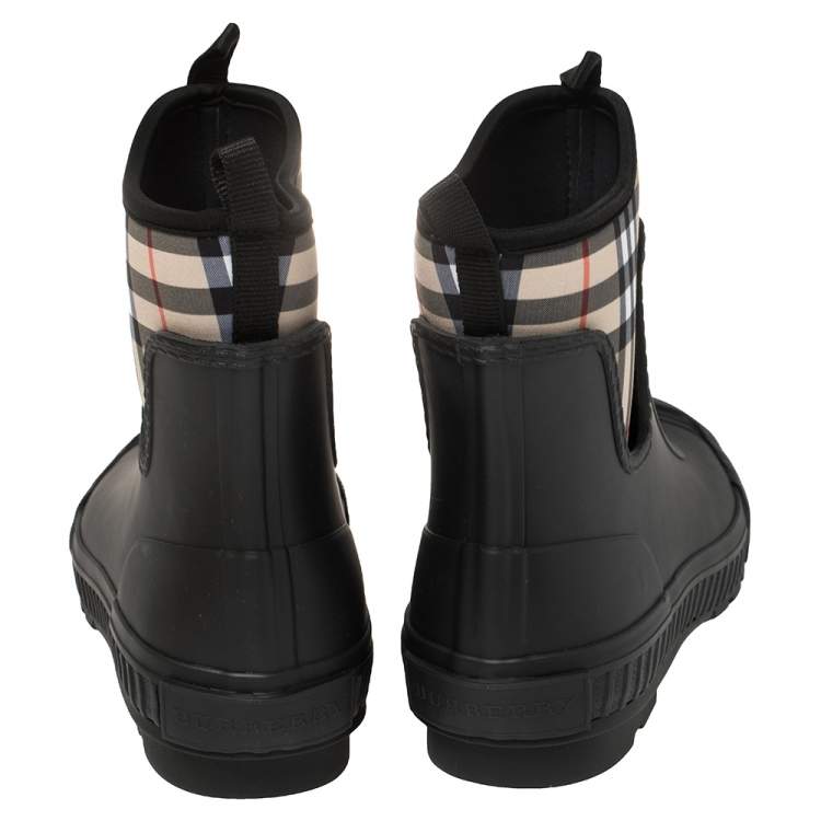 Pre Owned Burberry Black/Beige Vintage Check Neoprene and Rubber Flinton Rain Boots Size 38