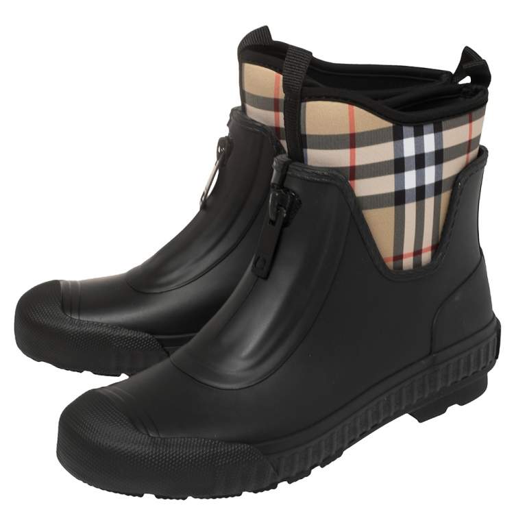 Pre Owned Burberry Black/Beige Vintage Check Neoprene and Rubber Flinton Rain Boots Size 38