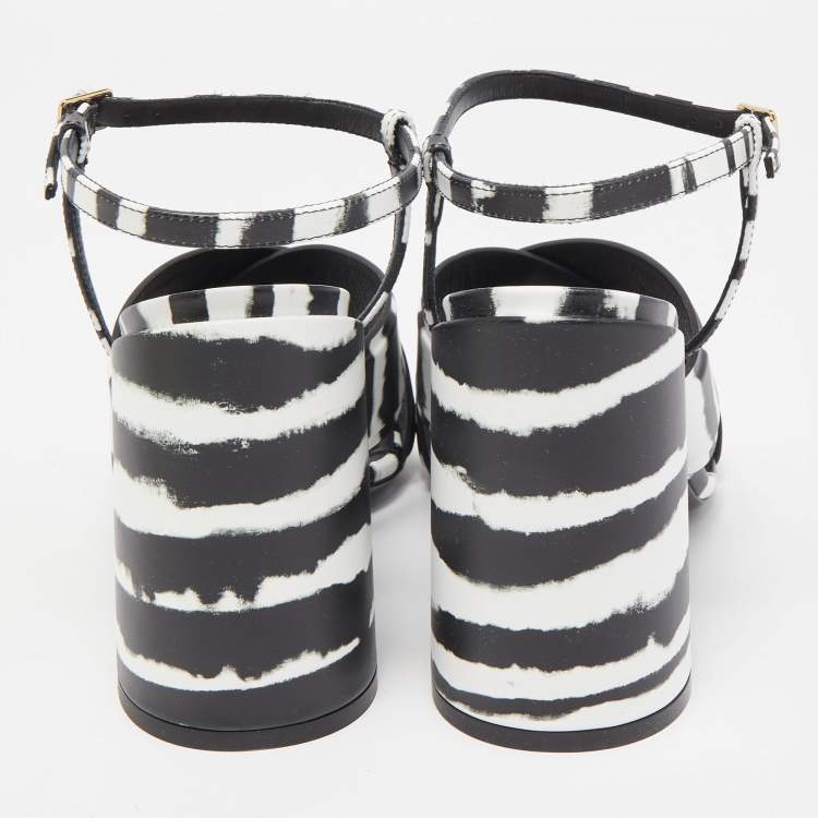 مملوكة مسبقًا Burberry Black/White Leather Castlebar Ankle Strap Sandals Size 40
