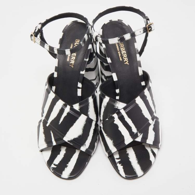 مملوكة مسبقًا Burberry Black/White Leather Castlebar Ankle Strap Sandals Size 40
