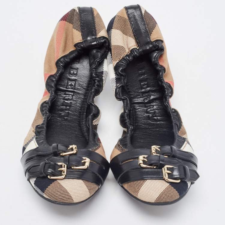 Pre Owned Burberry Brown/Black Novacheck Canvas and Leather Buckle Scrunch Ballet Flats Size 37