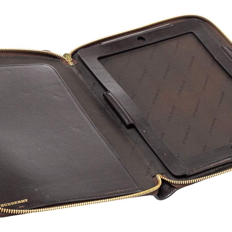Pre Owned Burberry Beige/Brown Haymarket Check PVC Zip Around iPad Case