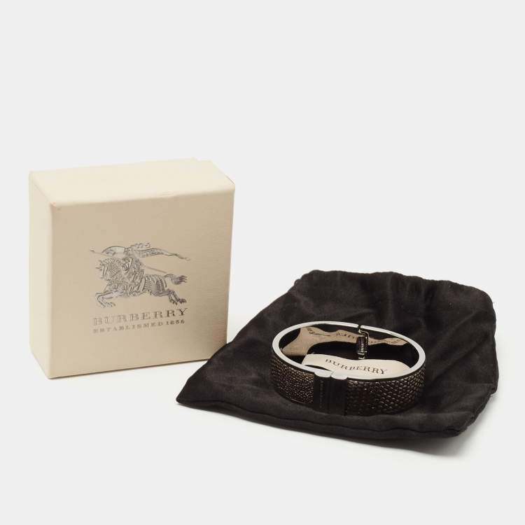 Pre Owned Burberry SpringHills Silver Leather SIlver Tone Bracelet