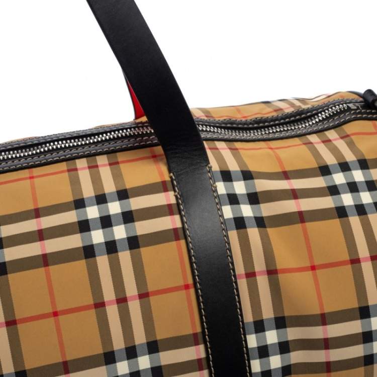 مملوكة مسبقًا Burberry Black/Beige Vintage Check Nylon and Leather Large Barrel Bag