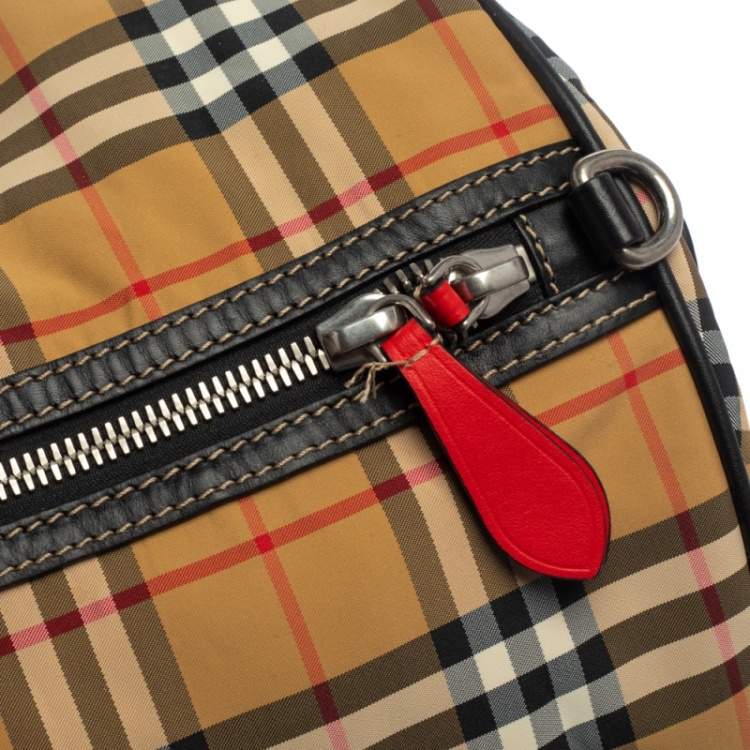 مملوكة مسبقًا Burberry Black/Beige Vintage Check Nylon and Leather Large Barrel Bag
