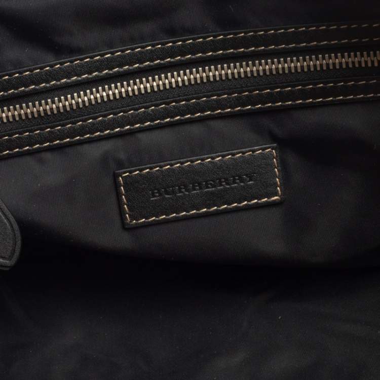مملوكة مسبقًا Burberry Black/Beige Vintage Check Nylon and Leather Large Barrel Bag