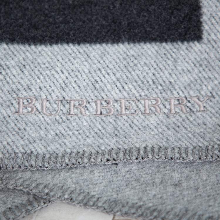 Pre Owned Burberry Black & Grey Wool Poncho (One Size)
