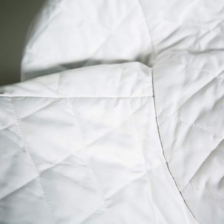 Pre Owned Burberry White Synthetic Stand Collar Quilted Jacket M