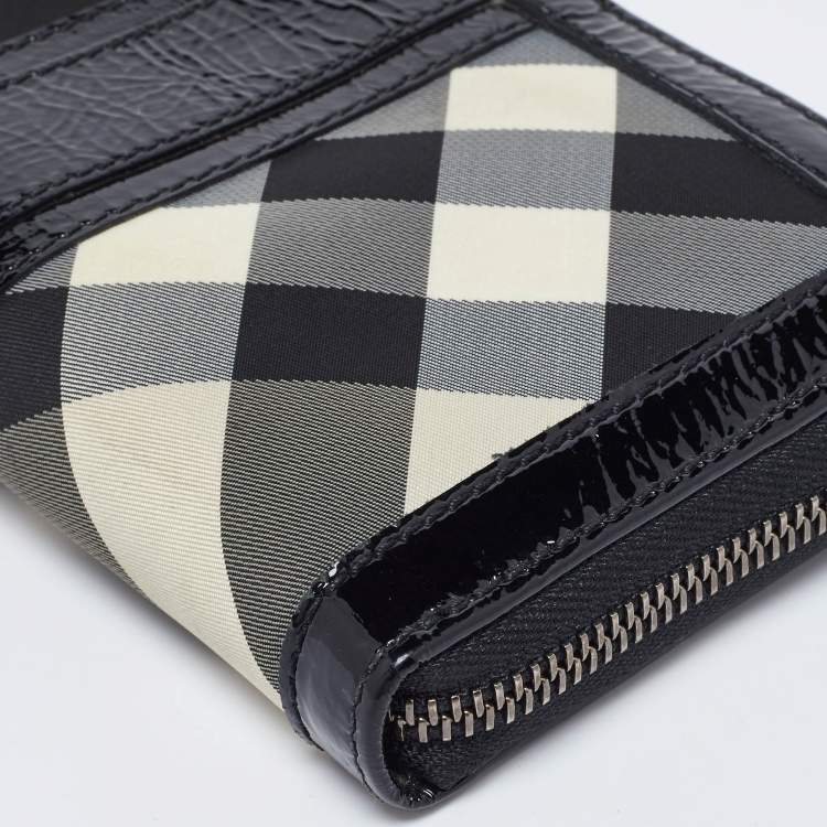 Pre Owned Burberry Grey/Black Patent Leather and Nylon Penrose Flap Wallet