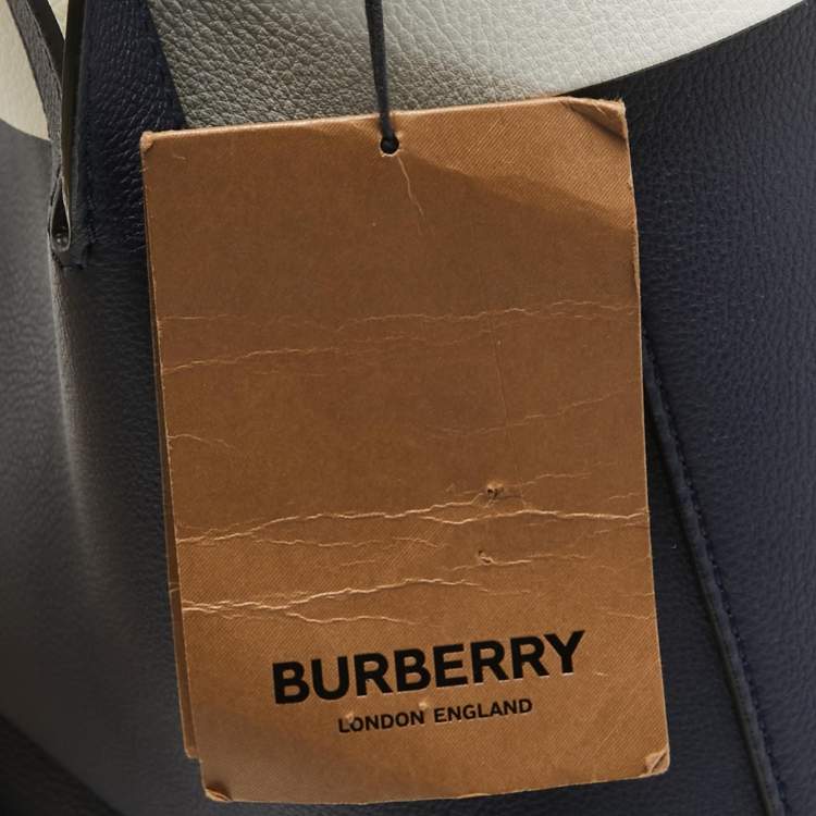 Pre Owned Burberry Navy Blue/White Leather Large Belt Bag