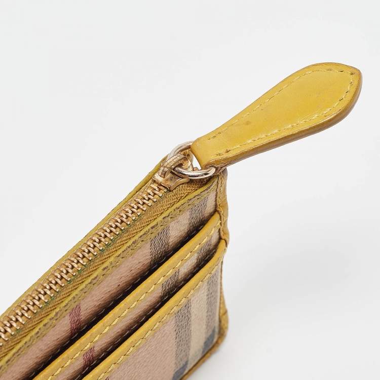 مملوكة مسبقًا Burberry Beige/Yellow House Check PVC and Leather Zip Card Holder