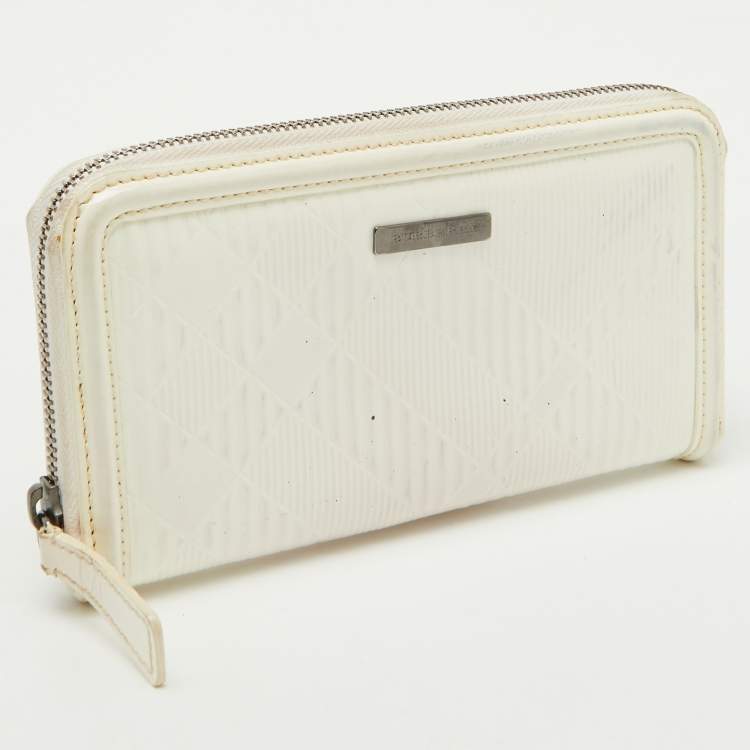 Pre Owned Burberry White Check Embossed Patent Leather Zip Round Wallet