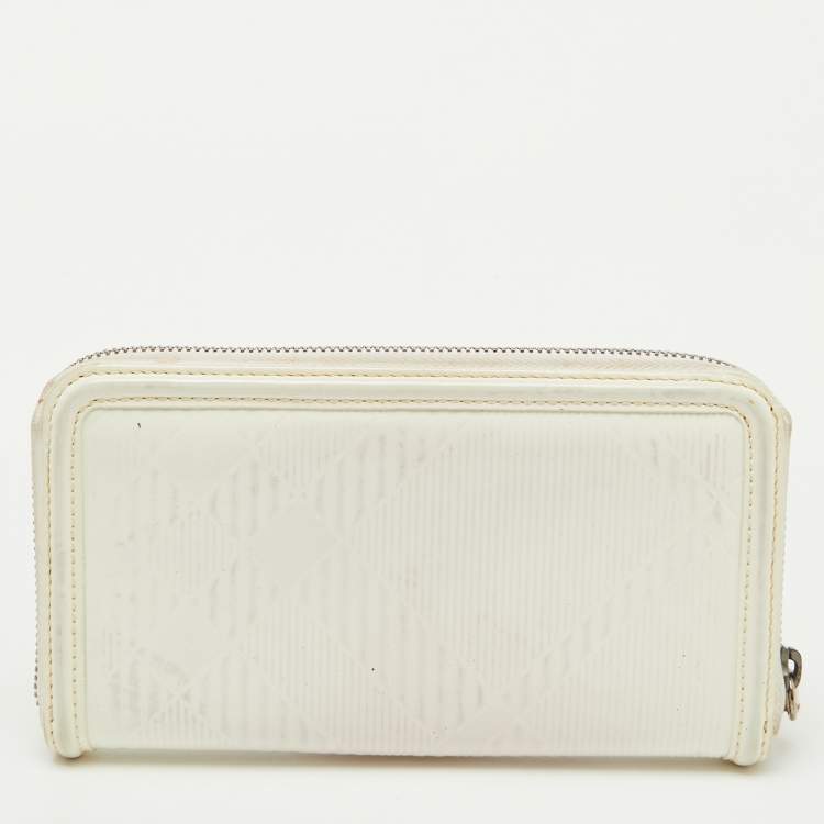 Pre Owned Burberry White Check Embossed Patent Leather Zip Round Wallet