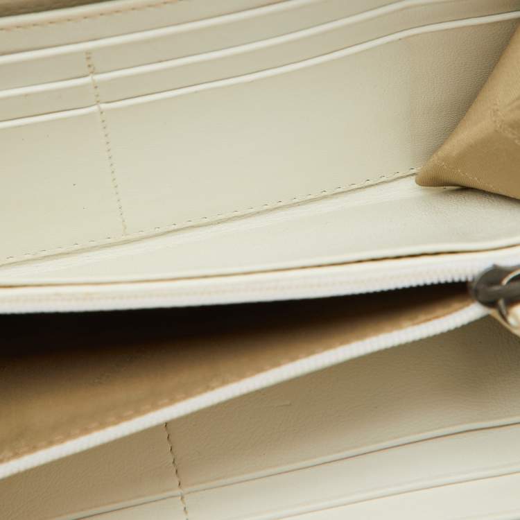 Pre Owned Burberry White Check Embossed Patent Leather Zip Round Wallet
