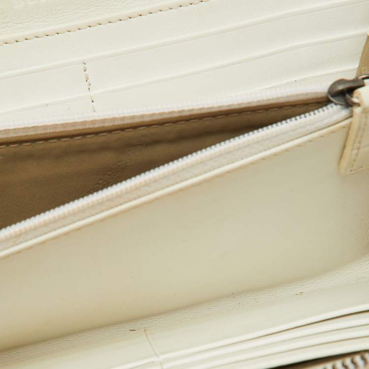Pre Owned Burberry White Check Embossed Patent Leather Zip Round Wallet