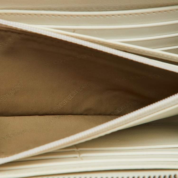 Pre Owned Burberry White Check Embossed Patent Leather Zip Round Wallet