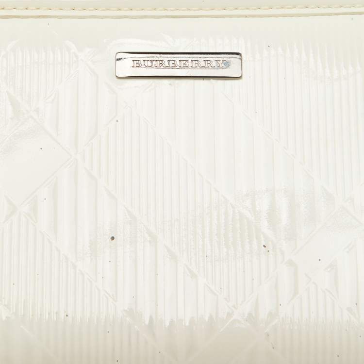 Pre Owned Burberry White Check Embossed Patent Leather Zip Round Wallet