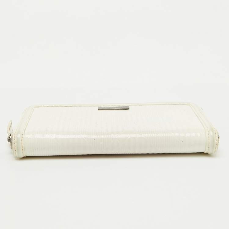 Pre Owned Burberry White Check Embossed Patent Leather Zip Round Wallet