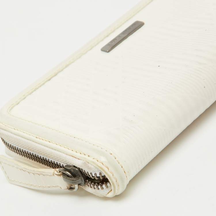 Pre Owned Burberry White Check Embossed Patent Leather Zip Round Wallet