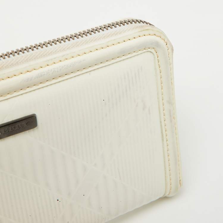 Pre Owned Burberry White Check Embossed Patent Leather Zip Round Wallet