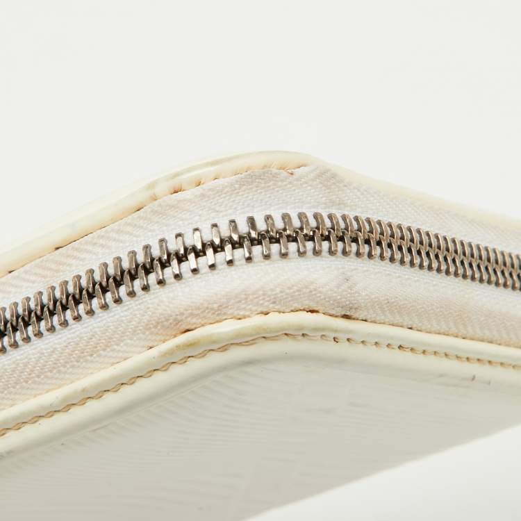 Pre Owned Burberry White Check Embossed Patent Leather Zip Round Wallet