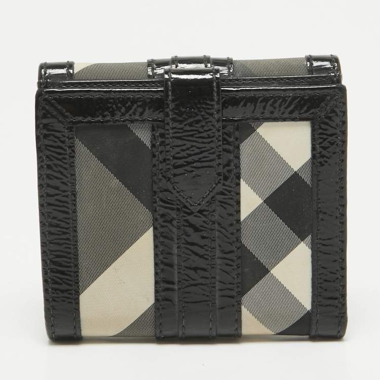 Pre Owned Burberry Smoke Beat Check Nylon and Patent Leather French Wallet