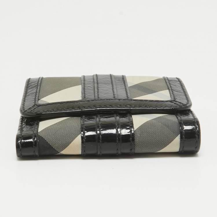 Pre Owned Burberry Smoke Beat Check Nylon and Patent Leather French Wallet