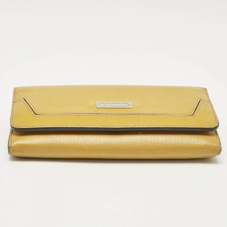 Pre Owned Burberry Yellow Leather Continental Wallet