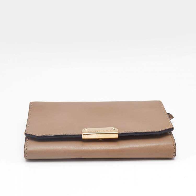 Pre Owned Burberry Beige Leather Flap Compact Wallet