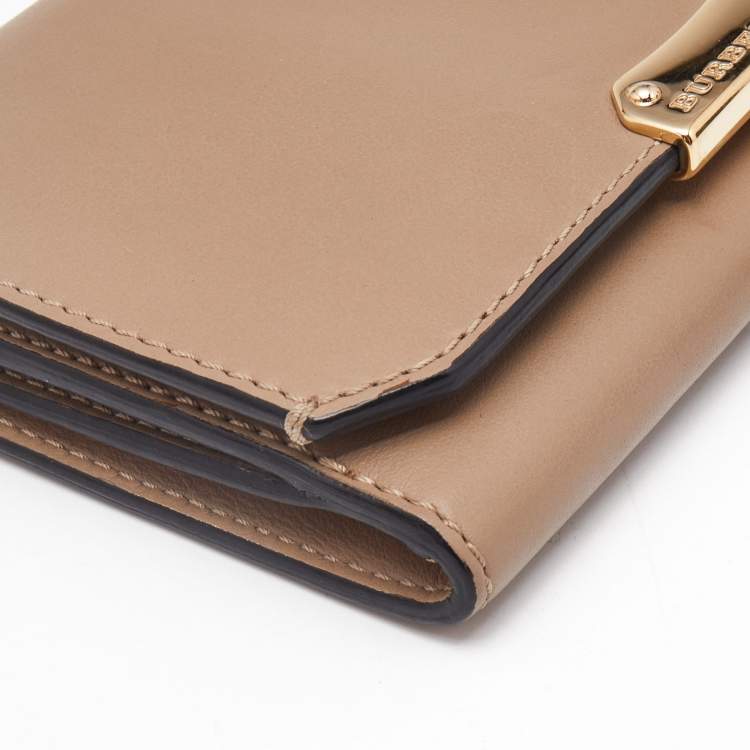 Pre Owned Burberry Beige Leather Flap Compact Wallet