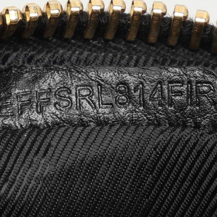 Pre Owned Burberry Black Leather Zip Detail Wristlet Clutch