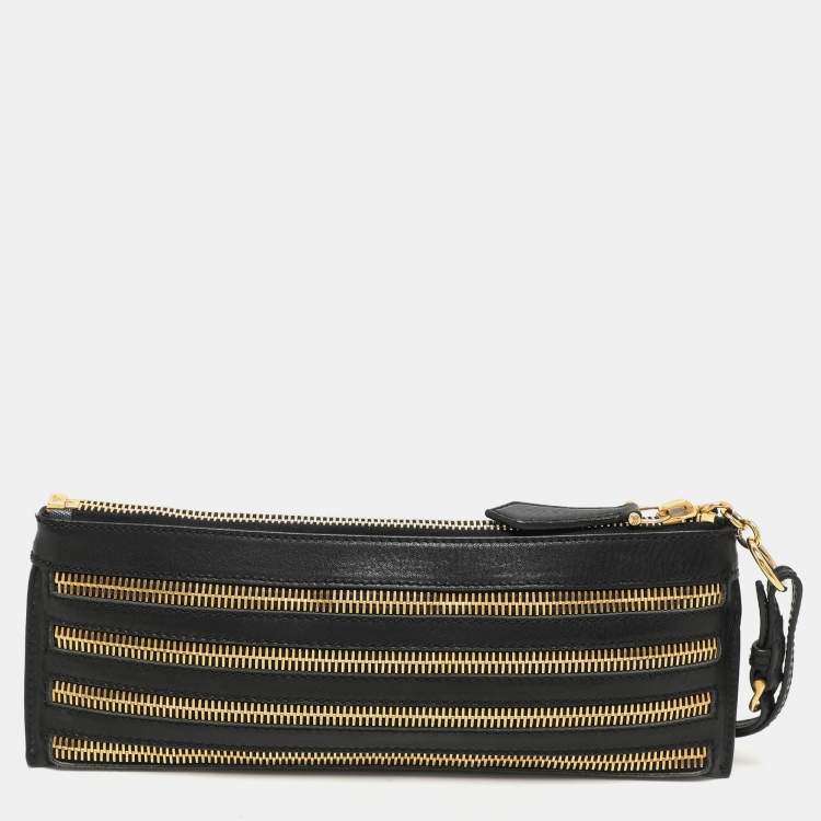 Pre Owned Burberry Black Leather Zip Detail Wristlet Clutch