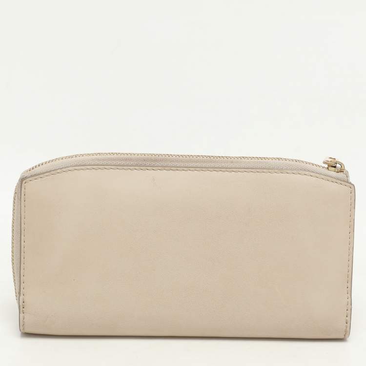Pre Owned Burberry Cream Leather Zip Around Bifold Wallet