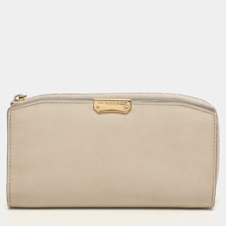 Pre Owned Burberry Cream Leather Zip Around Bifold Wallet