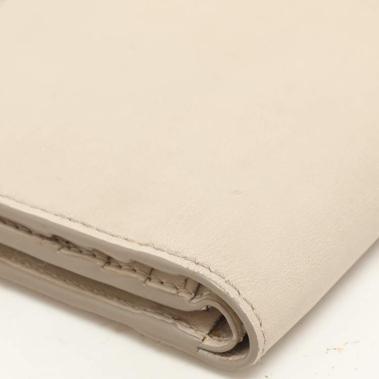 Pre Owned Burberry Cream Leather Zip Around Bifold Wallet