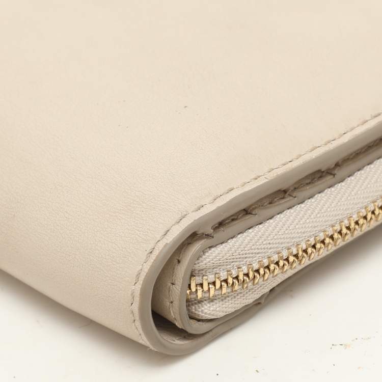Pre Owned Burberry Cream Leather Zip Around Bifold Wallet