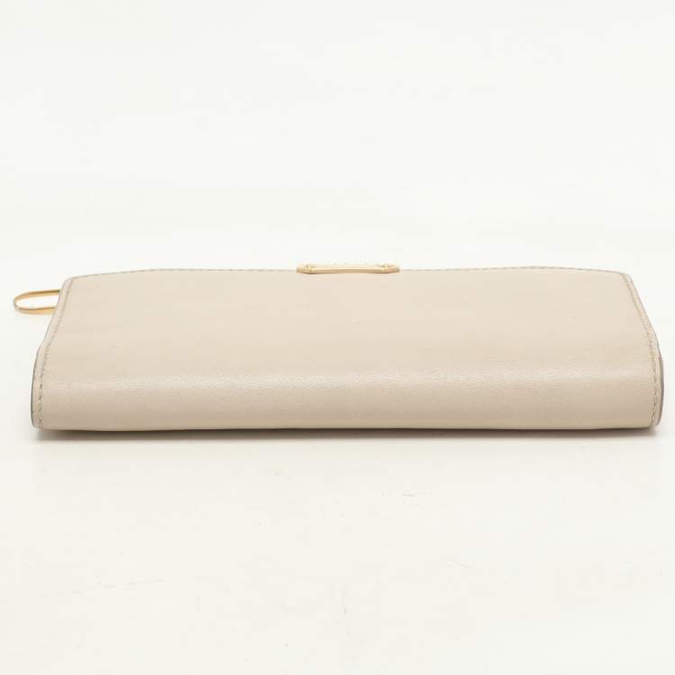 Pre Owned Burberry Cream Leather Zip Around Bifold Wallet