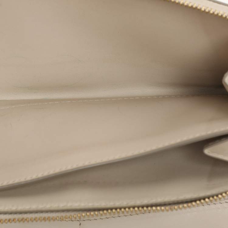 Pre Owned Burberry Cream Leather Zip Around Bifold Wallet
