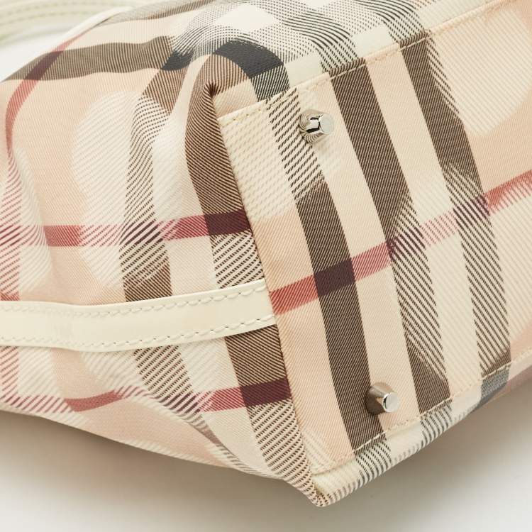 Pre Owned Burberry White/Beige House Check PVC and Patent Leather Open Heart Tote