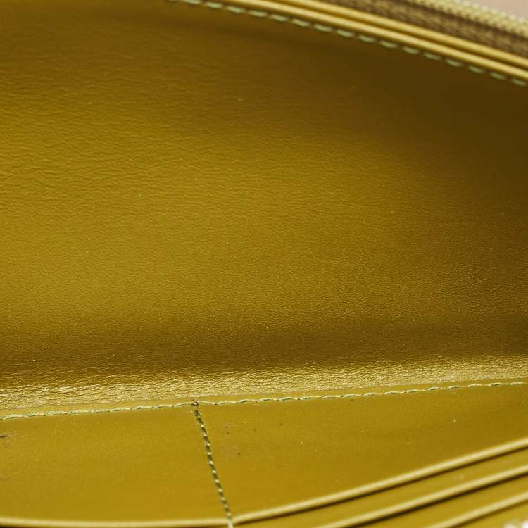 Pre Owned Burberry Olive Green/Beige Nova Check PVC and Patent Leather Zip Around Wallet