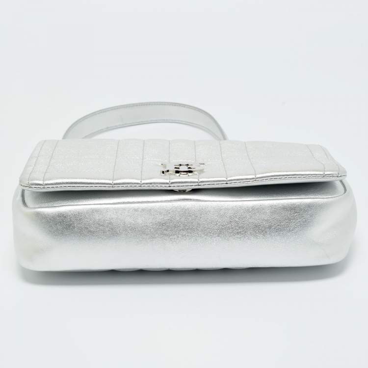 Pre Owned Burberry Silver Quilted Leather Small Lola Shoulder Bag