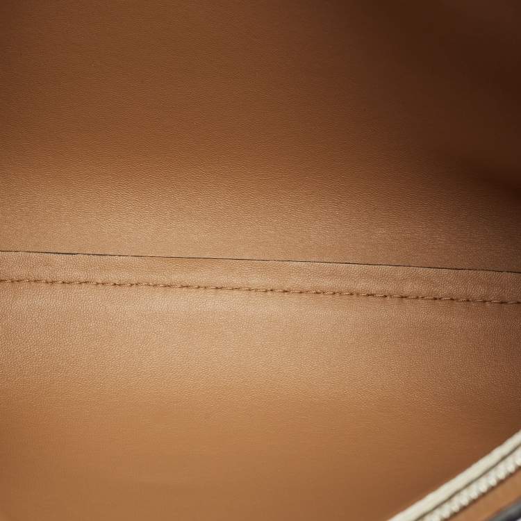 Pre Owned حقيبة كلتش بربري جلد بني/ أبيض متوسط الحجم