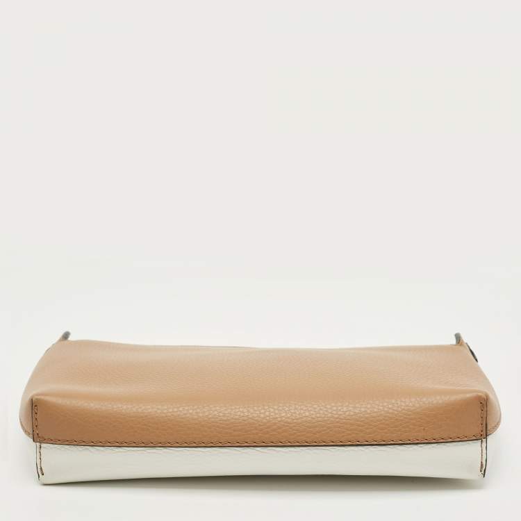 Pre Owned حقيبة كلتش بربري جلد بني/ أبيض متوسط الحجم