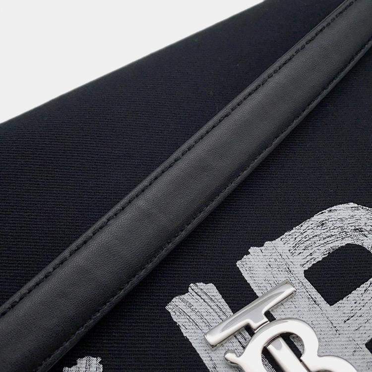 مملوكة مسبقًا Burberry Roller Chain shoulder Black/White Canvas Leather