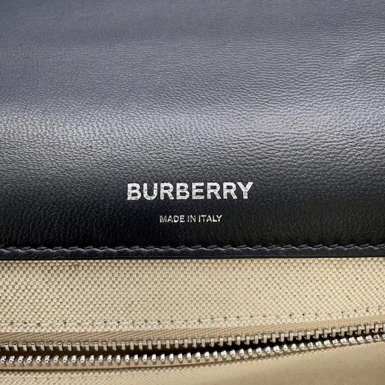 مملوكة مسبقًا Burberry Roller Chain shoulder Black/White Canvas Leather