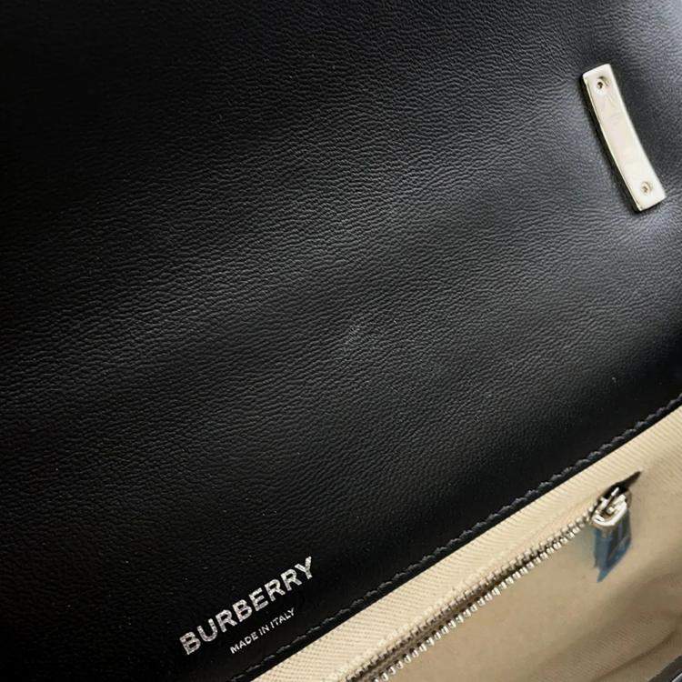 مملوكة مسبقًا Burberry Roller Chain shoulder Black/White Canvas Leather