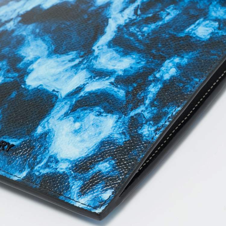 Pre Owned Burberry Blue/Black Water Camo Print Leather Pocket Phone Pouch Crossbody Bag