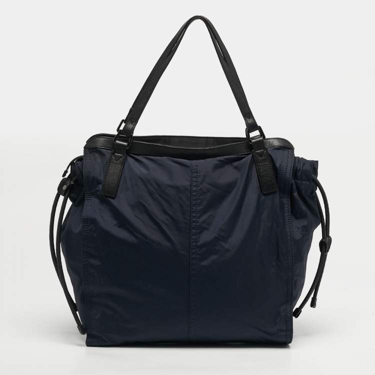 مملوكة مسبقًا Burberry Buckleigh Navy Blue/Black Leather and Nylon Tote